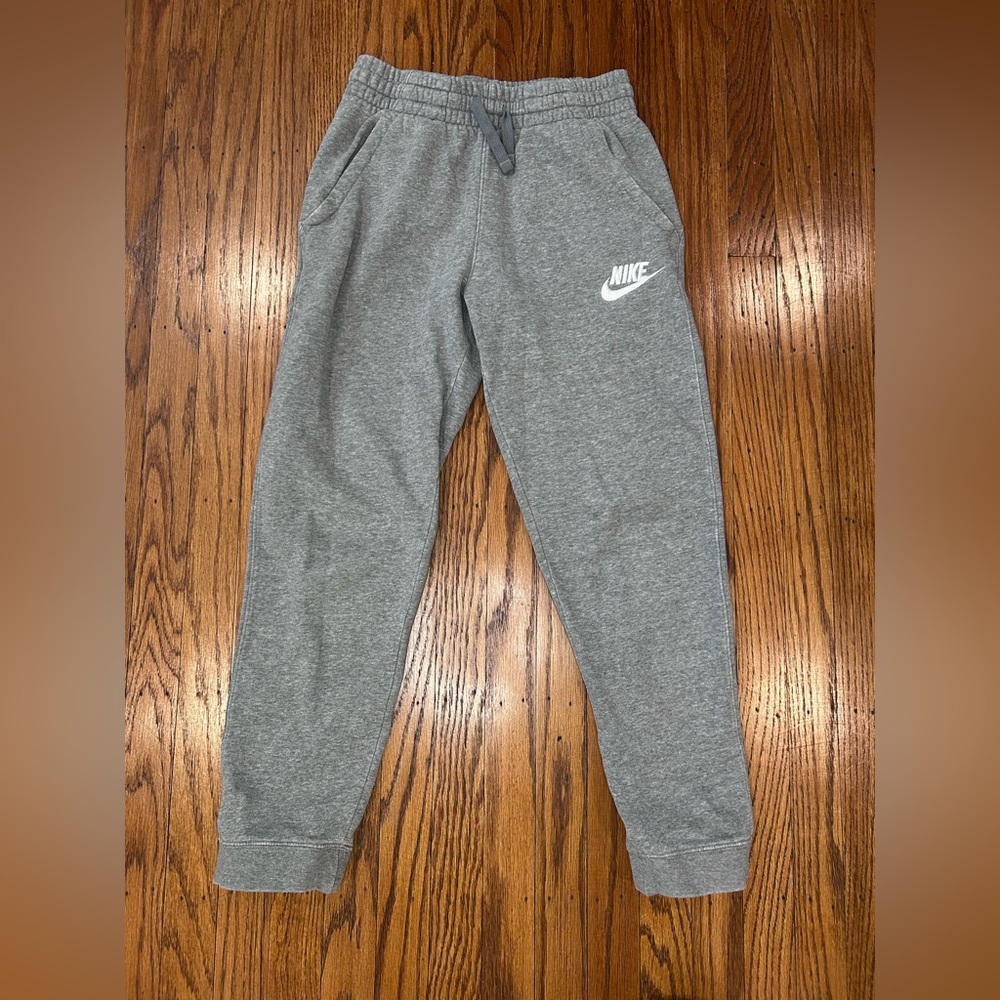Nike Sportswear Club gray joggers - size youth large